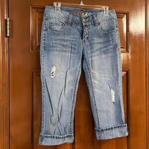 Mudd Size 7 Crop Jeans